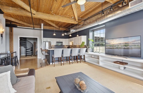 Grand Rapids Condominio | Beautiful 2-bedroom condo overlooking downtown Grand Rapids with rooftop deck.