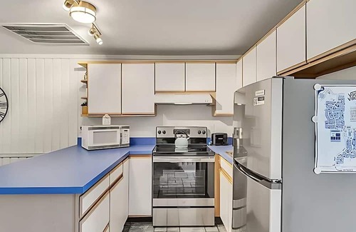 Clermont Condominio | 2 BR/2 bath Clermont cottage w/ Heated Olympic Pool/basketball/lake access