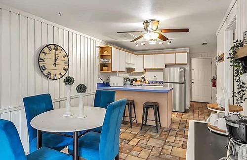 Clermont Condominio | 2 BR/2 bath Clermont cottage w/ Heated Olympic Pool/basketball/lake access
