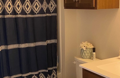 Tabor City Casa | Charming 2-bedroom house in Tabor City with WiFi andAC. Covered Back Porch.