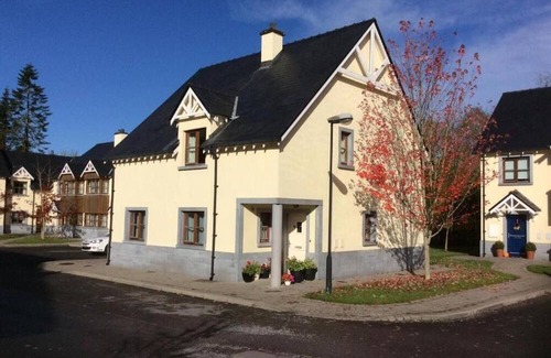 Ballyfarnon Casa | Kilronan Castle 4 Bedroom House on the Castle Grounds