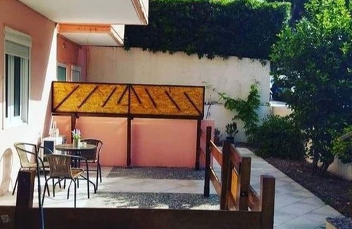 Petaloudes Apartamento | Calyspo Charming 1-bedroom apartment with WiFi, AC in gorgeous Rodos