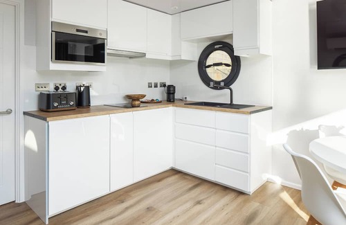 Saint Helier Apartamento | Ormer floating pod in St Helier Marina