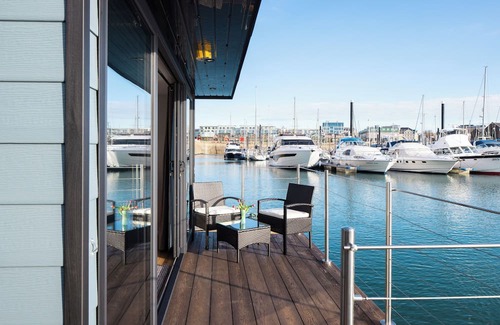 Saint Helier Apartamento | Ormer floating pod in St Helier Marina