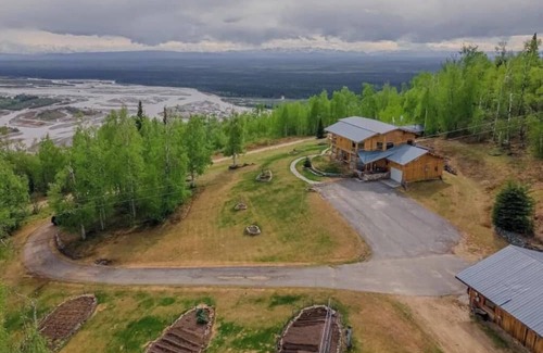 Harding-Birch Lakes Cabina | 3-bedroom Log Cabin in Charming Salcha with Free WiFi, Mountain Views & Private