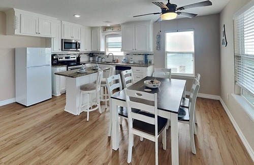 Surfside Beach Casa | Surfside Beach House | Ocean Views + Pool