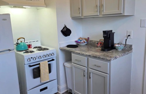 Topeka Apartamento | Beautifully Renovated 1 Bed, 1 Bath, Pet-Friendly Apt, 2 Blks From State Capitol