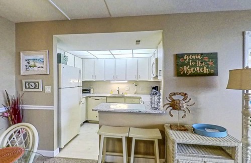 North Ocean City Condominio | Beachfront Retreat w/Unparalleled Views, Balcony, W/D, Shared Pools, Gym, WiFi
