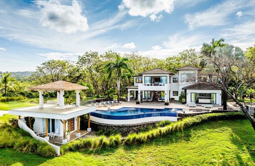 Playa Langosta Villa | Experience Luxury at Guanacaste Province 1000