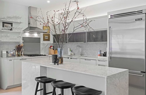 Financial District Condominio | Fulton Place by Rove Travel | 2BR Condo w/Balcony