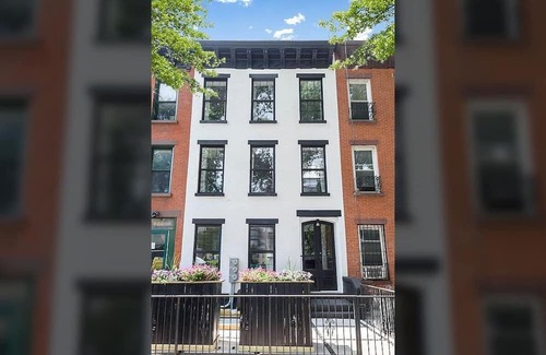 Crown Heights Apartamento | Crown Terrace by Rove | Duplex w/Outdoor Spaces