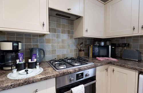 Shilbottle Cabaña | Cosy Cottage Retreat with Log Fire & Tranquillity