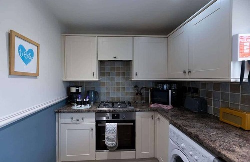 Shilbottle Cabaña | Cosy Cottage Retreat with Log Fire & Tranquillity