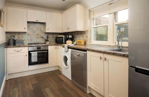 Shilbottle Cabaña | Cosy Cottage Retreat with Log Fire & Tranquillity