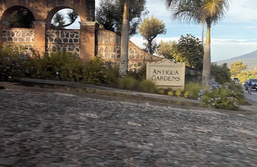 Alotenango Casa | Antigua Gardens Spacious 4-bedroom house in enchanting Alotenango with WiFi