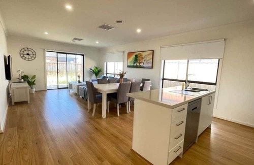 Melton South Casa | New family-friendly home