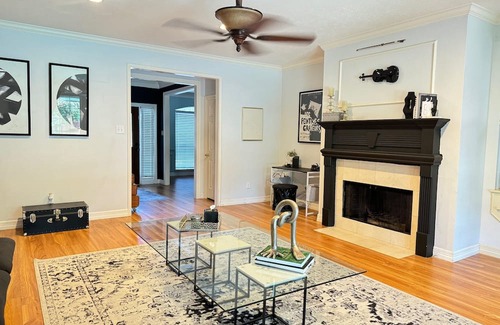 Sugar Land Casa | 4-bedroom house WiFi, AC. Pet and Family Friendly perfect for gatherings