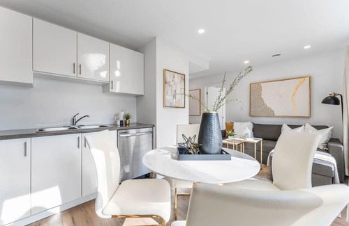 Niagara Falls Apartamento | NEW Stylish 2BR Suite | 7 Mins to Falls | Sleeps 6