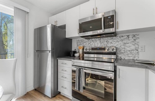 Niagara Falls Apartamento | NEW Stylish 2BR Suite | 7 Mins to Falls | Sleeps 6