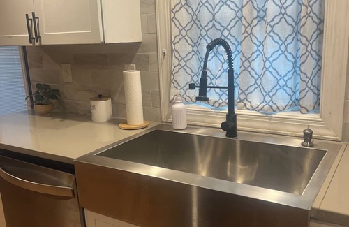 Plainfield Casa | 6 bedroom house in Plainfield. Located near airport and Speedway.