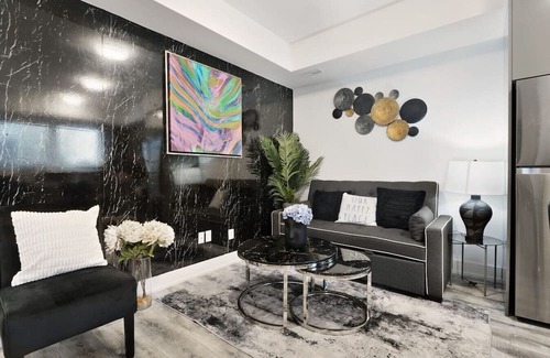 Niagara Falls Apartamento | Stylish 2BR Suite Located 7 Mins From the Falls and Sleeps 6 guests