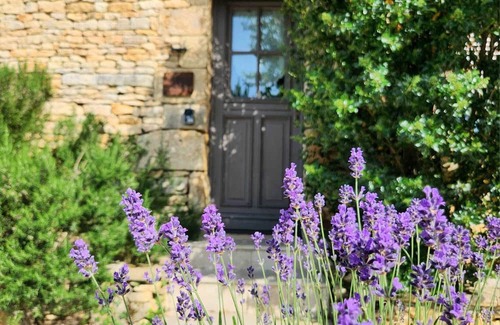 Castelnaud-la-Chapelle Casa | Stylish 3-bedroom retreat with heated salt water pool in Castelnaud near Sarlat