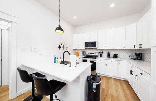 Oak Park - Northwood Casa | Luxury 2-bedroom Pool House in San Antonio