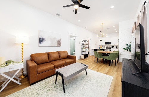 Oak Park - Northwood Casa | Luxury 2-bedroom Pool House in San Antonio