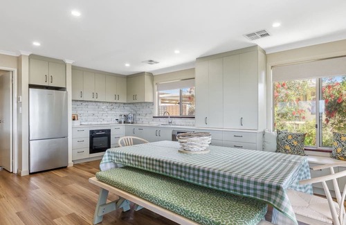 Preston Beach Casa | Sand Dunes Preston Beach Family Escape with wifi