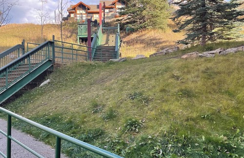 East Kootenay Condominio | Panorama mountain retreat. 5 min walk to the gondola.