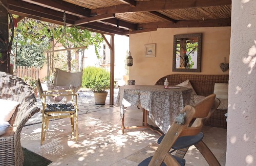 Jonquerettes Casa | Gite in Provence private garden and pool