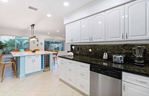 East Fort Lauderdale Casa | Walking from the beach 3Br Villa