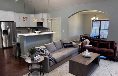 Starkville Casa | Peaceful, newly renovated 3 bedroom house located less than 1 mile away from MSU