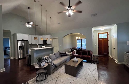 Starkville Casa | Peaceful, newly renovated 3 bedroom house located less than 1 mile away from MSU