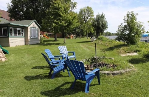 Richville Cabina | Darling 3-bedroom quintessential Ottertail Lake cabin