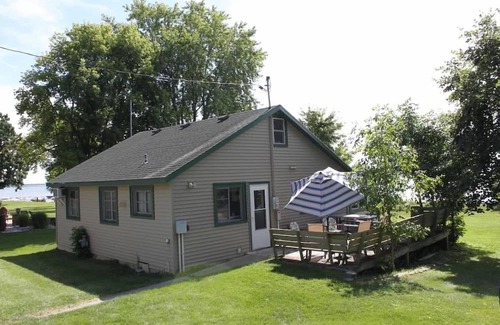 Richville Cabina | Darling 3-bedroom quintessential Ottertail Lake cabin