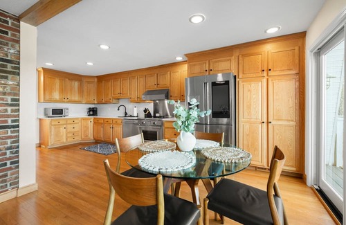 Salem Casa | Breathtaking lake views 15 mins from Mohegan Sun