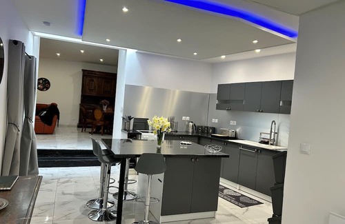 Le Dorat Casa | 1712Villacarre Holiday Gite