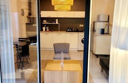 Waldeck-Sully Apartamento | Lil Bretech: Terrace and covered parking