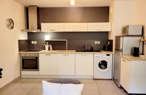 Waldeck-Sully Apartamento | Lil Bretech: Terrace and covered parking