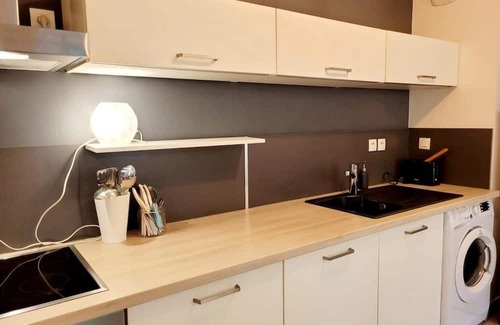 Waldeck-Sully Apartamento | Lil Bretech: Terrace and covered parking