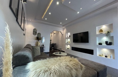 Bouvet Island Apartamento | Exclusive 2-bedroom apartment with 24/7 Electricity, AC and on-site security