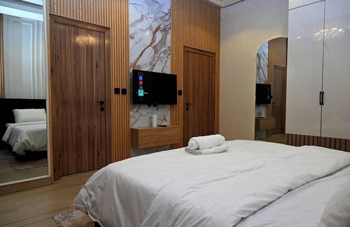Oshodi-Isolo Apartamento | Techsphere Apartment with 2 bedrooms: 10 minutes from the Airport