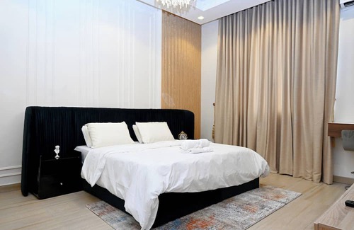 Oshodi-Isolo Apartamento | Techsphere Apartment with 2 bedrooms: 10 minutes from the Airport