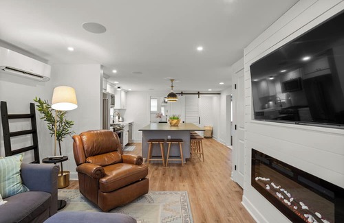 Lutherville Timonium Casa | Inviting Escape Bursting w/Elegance & Style