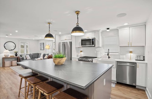 Lutherville Timonium Casa | Inviting Escape Bursting w/Elegance & Style