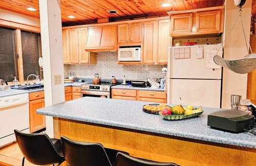 Franklin Chalet De Esquí | Native Gem Mountain Chalet with Views Near Smoky Mountains, Trails & Waterfalls