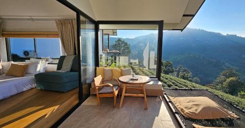 Mae Fa Luang Casa | WATA KHIRI by Wang Put Tan