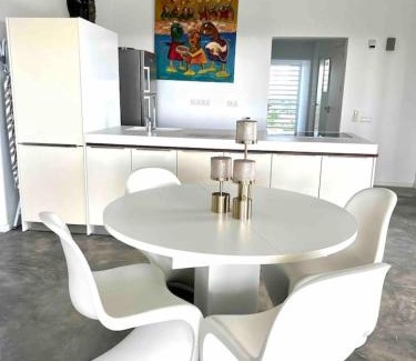 Marie Pampoen Apartamento | Heerlijk appartement met zeezicht en privezwembad