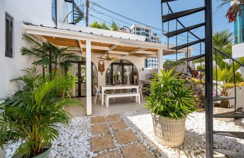 Condado Casa | Lux 6BR Getaway - Condado Pool BBQ Generator Beach 9min Walk